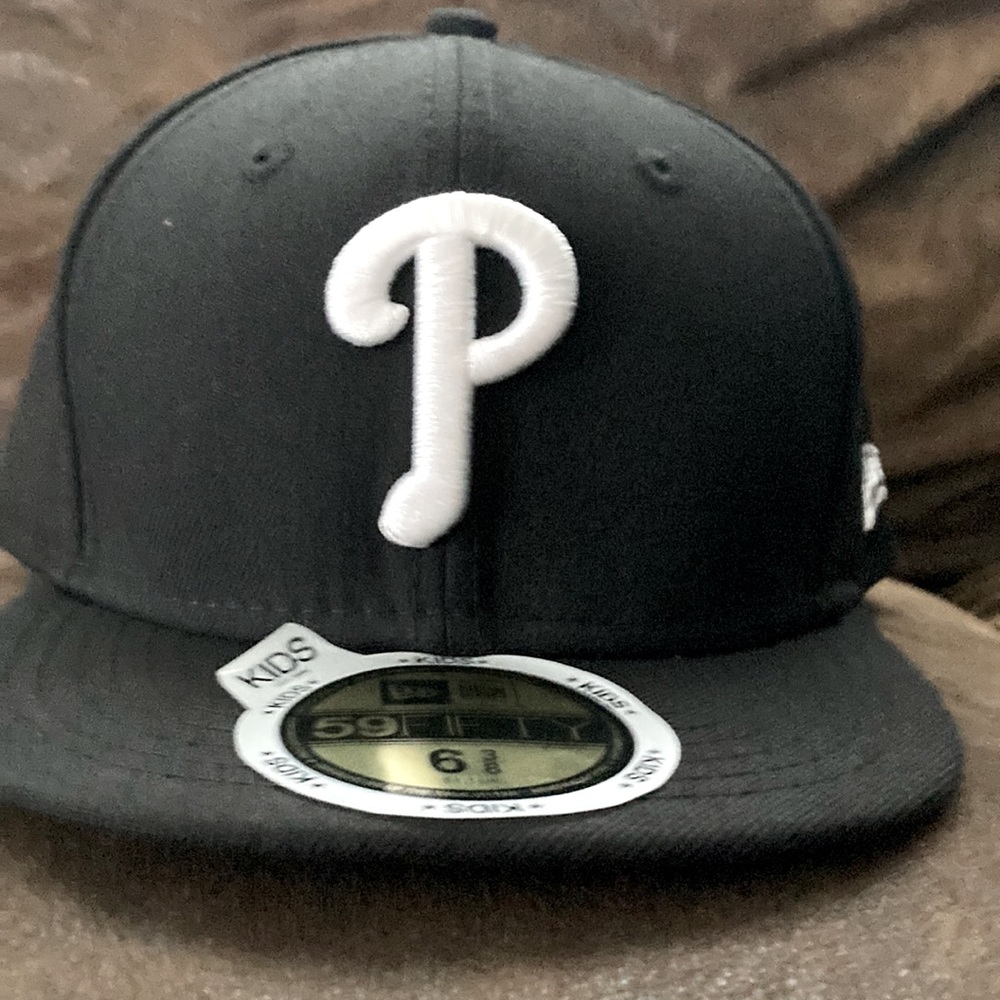 New Era phillies hat black and white 6 3/8.